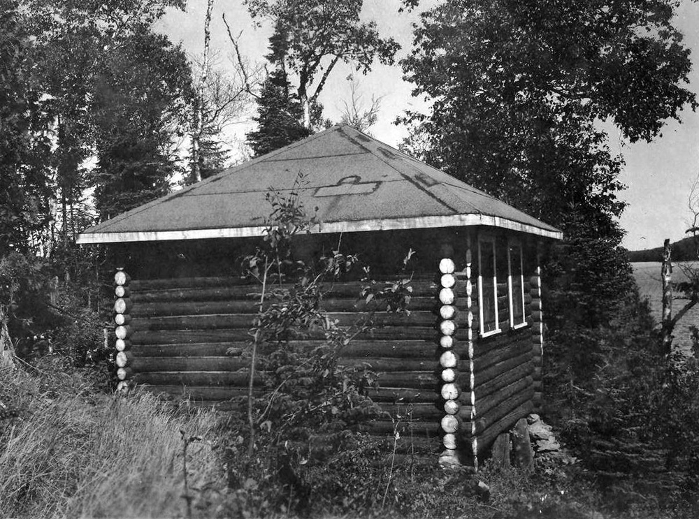 Clay Log Cottage, 1935: Wolbrink [Sheet 052, Photo B], ISRO Archives.